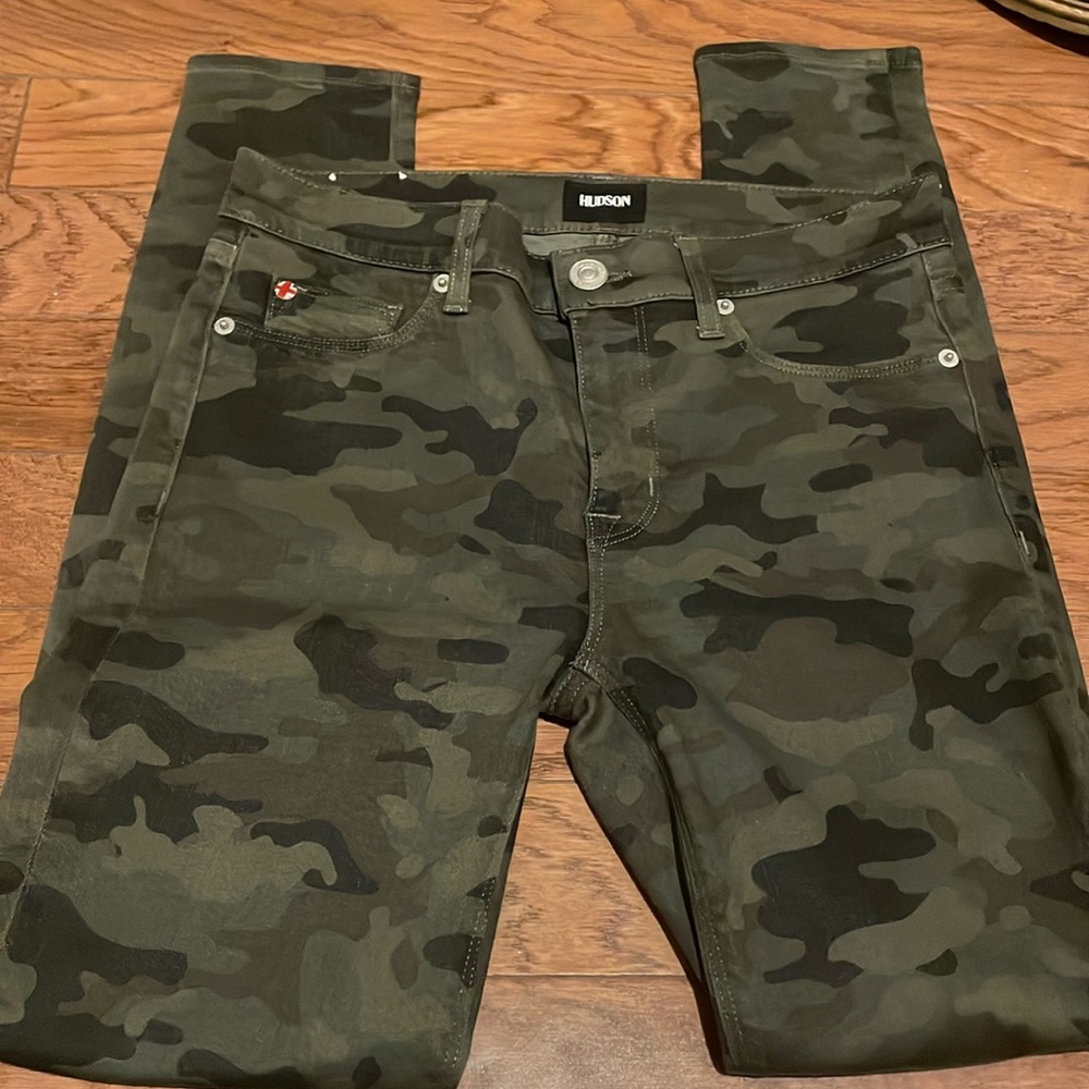 Hudson Midrise Nico Jeans in great condition! Size 27